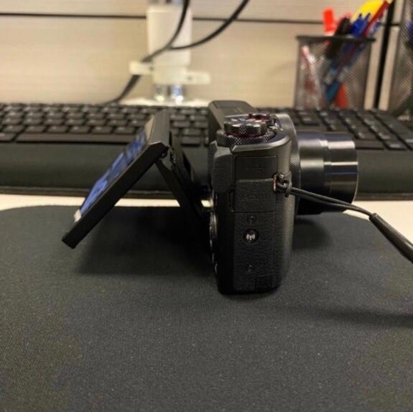 Canon G7X Mark II Digital Camera - Picture 4 of 9